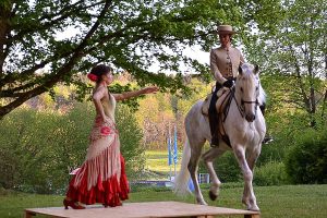 kunstgehtbaden_Rahel-Schroeder_Katalin-Fischer_flamenco-mit-pferd-03
