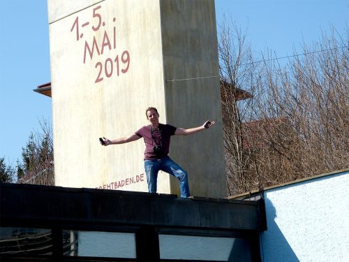 schönes Wetter, gute Laune - Axel auf dem Dach