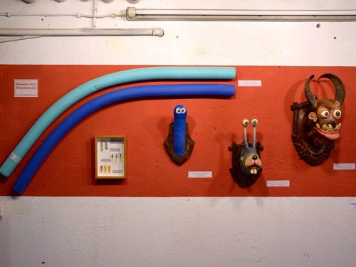 Das Geheimnis des Bademeisters - Wissenswertes über die Schwimmnudel / Dirk Eckert @ 2019Objektkomposition